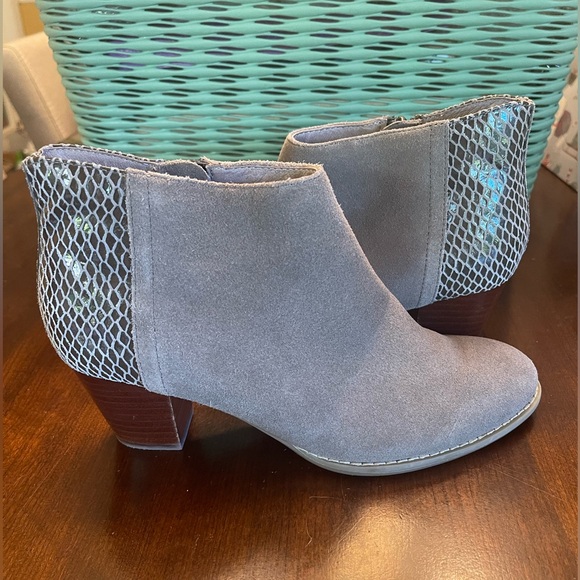 Vionic Women's Bromley Ankle Booties - Picture 3 of 9